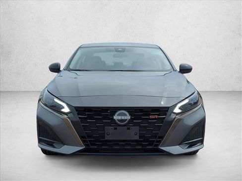 Used 2024 Nissan Altima 2.5 SR FWD image 2