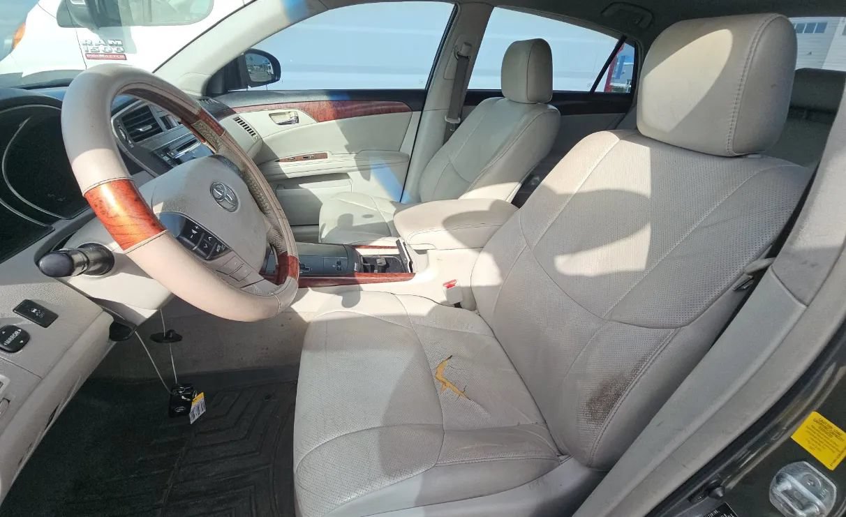 Used 2011 Toyota Avalon Limited FWD image 5