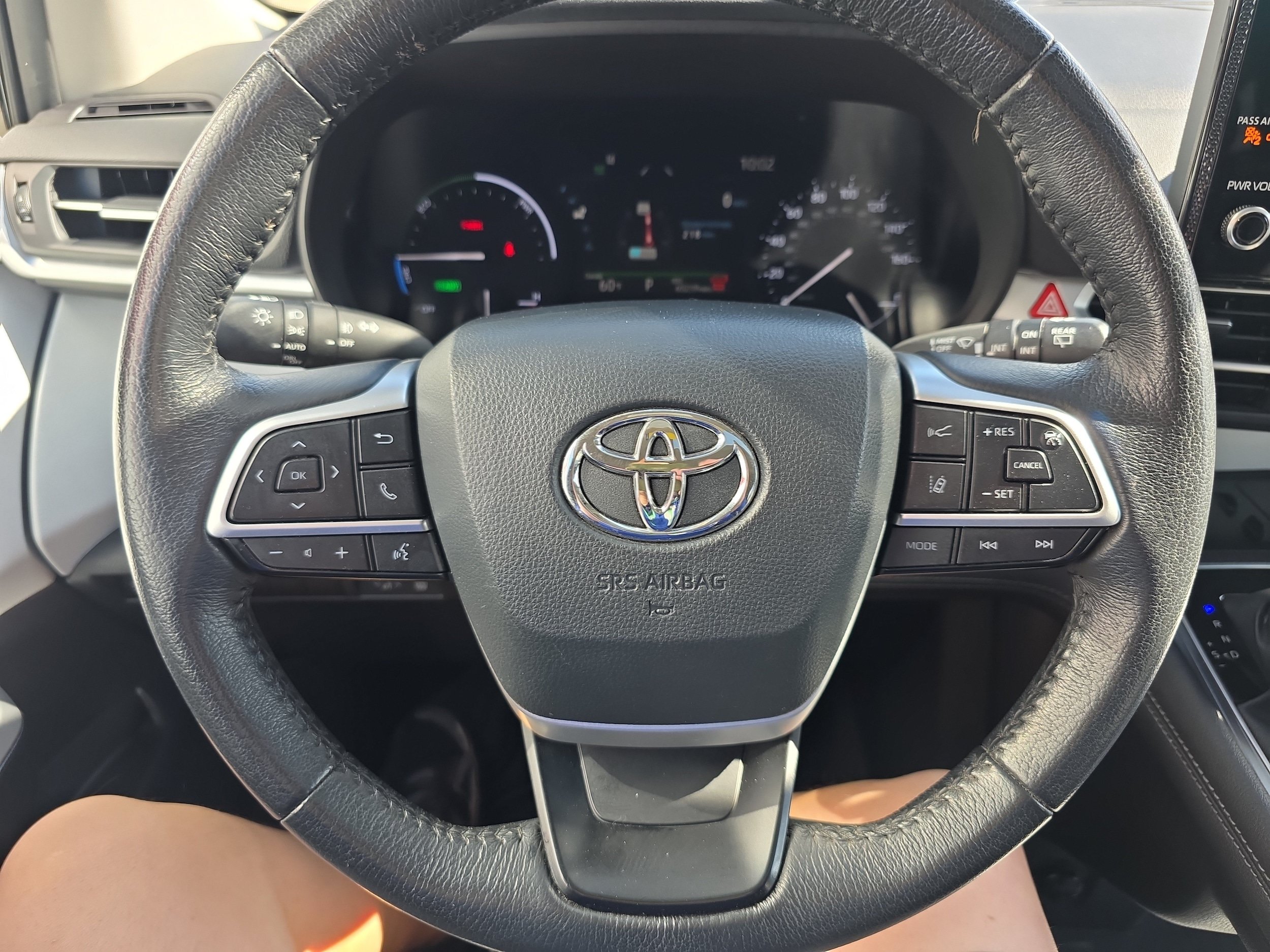 Used 2025 Toyota Sienna XLE FWD image 24