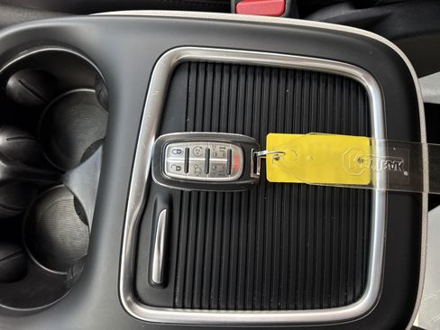 Used 2023 Chrysler Pacifica Touring-L FWD image 38