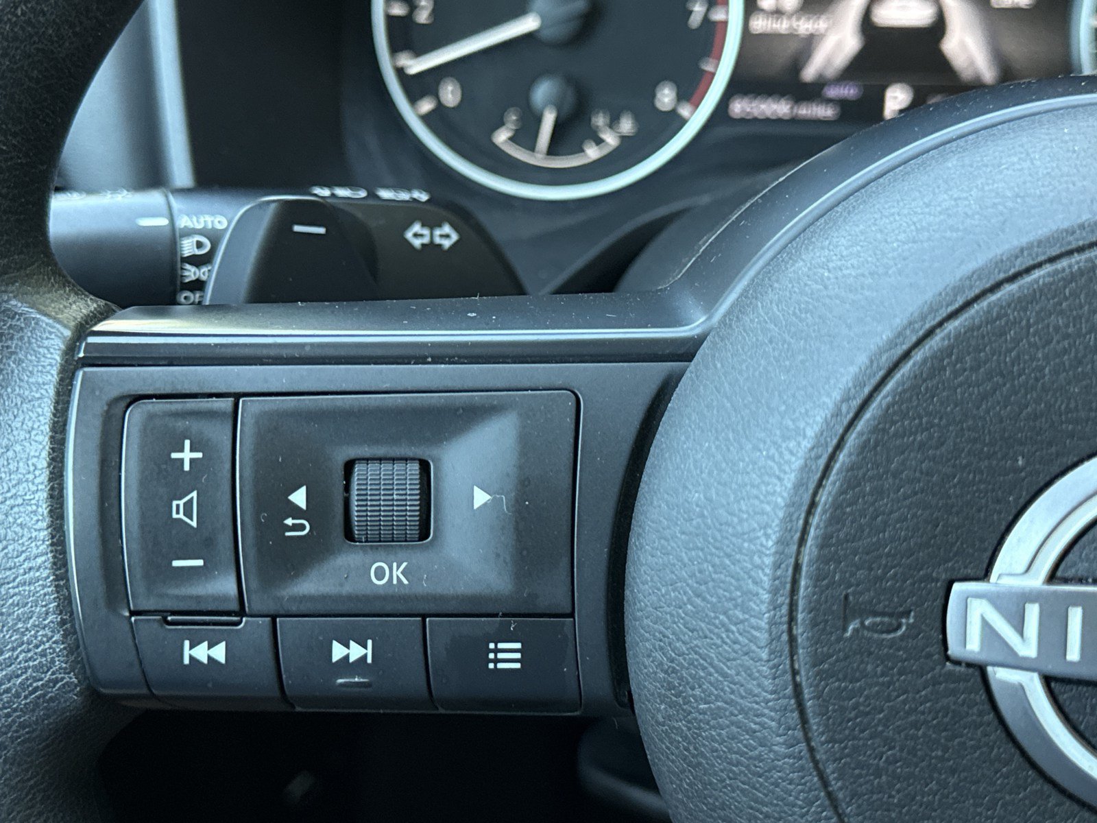 Used 2024 Nissan Rogue SV AWD/4WD image 20