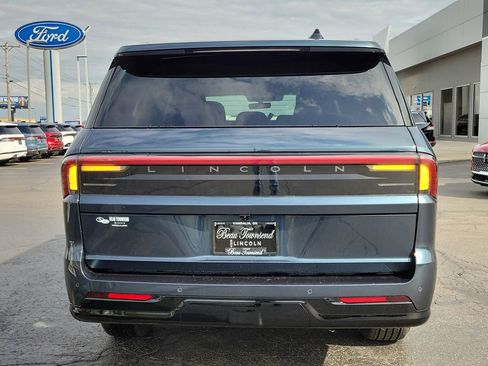 New 2026 Lincoln Navigator L Premier image 5