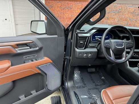 Used 2024 GMC Sierra 1500 Denali Ultimate image 9