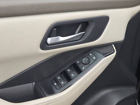 Certified 2025 Nissan Rogue SV FWD image 12