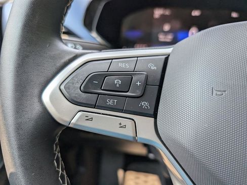 Certified 2024 Volkswagen Taos SE w/ Panoramic Sunroof Package image 31