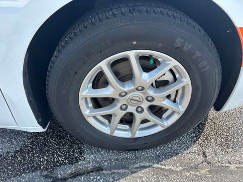 Used 2023 Chrysler Pacifica Touring-L FWD image 11