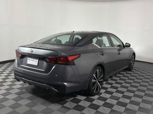 Used 2022 Nissan Altima 2.5 SR FWD image 11