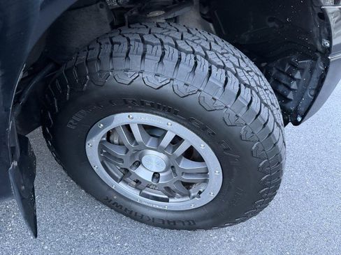 Used 2010 Toyota Tundra 4x4 CrewMax image 28