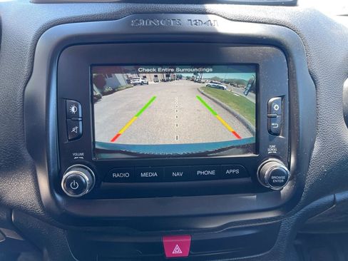 Used 2016 Jeep Renegade 75th Anniversary FWD image 10