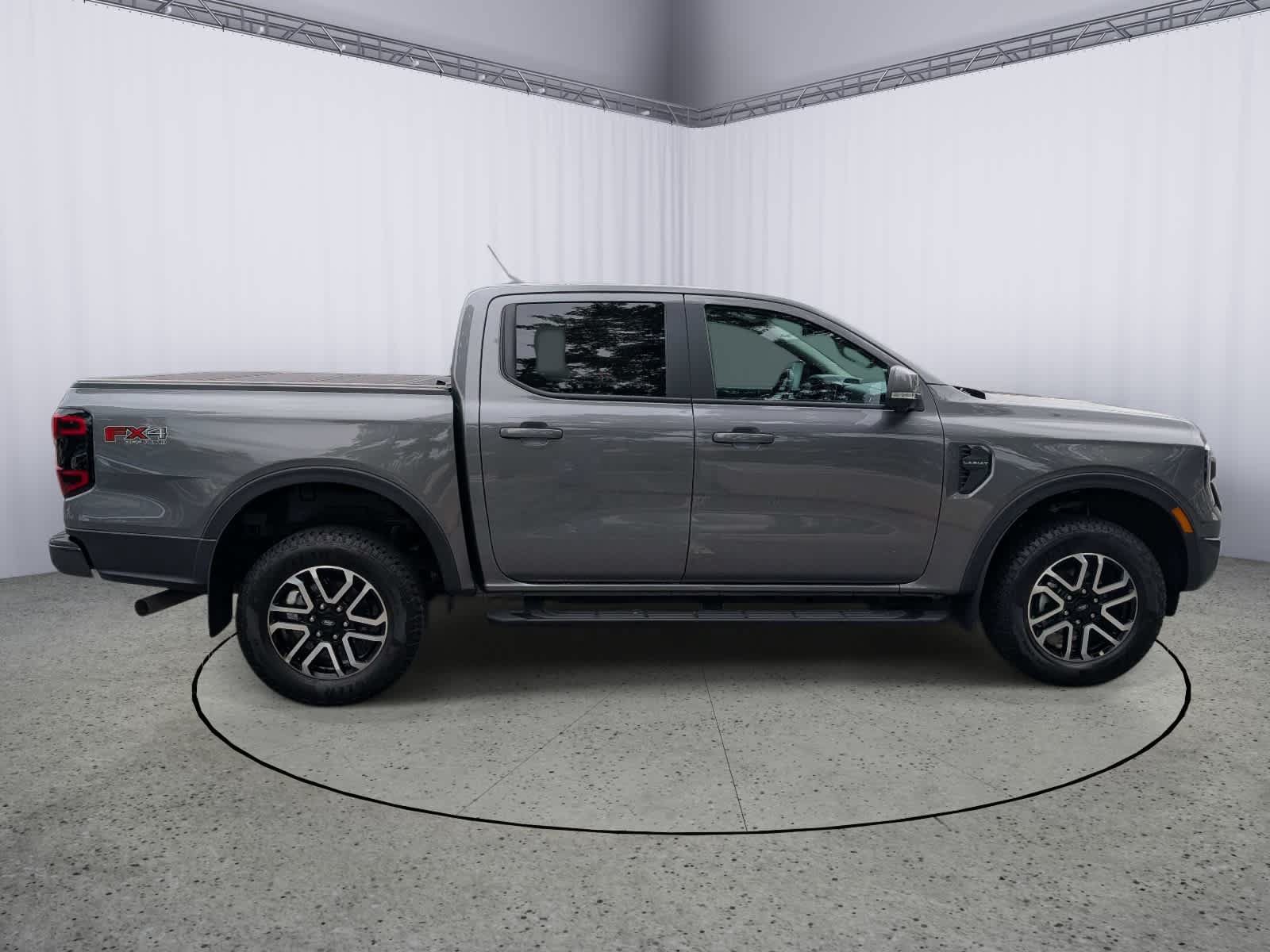Used 2025 Ford Ranger Lariat w/ FX4 Off-Road Package AWD/4WD image 2
