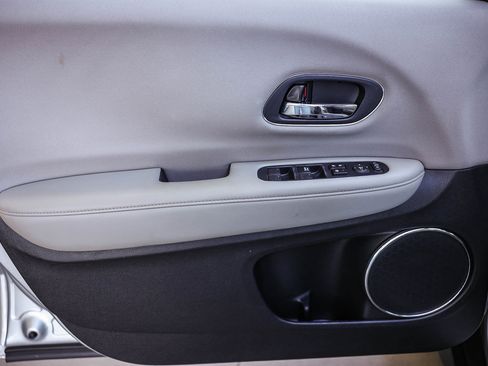 Used 2018 Honda HR-V EX image 26