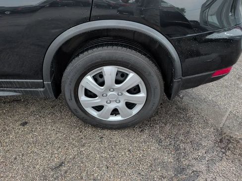 Used 2018 Nissan Rogue S AWD/4WD image 10