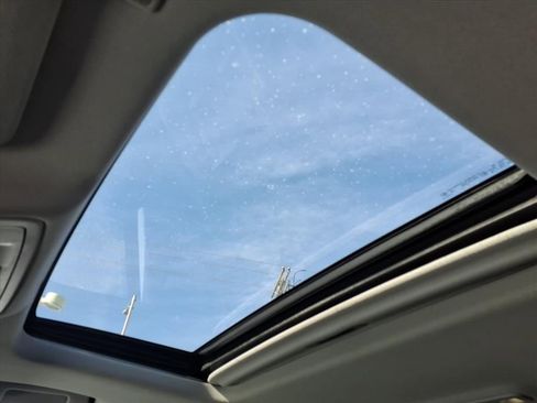 Used 2017 GMC Sierra 2500 SLT w/ All Terrain HD Package image 15