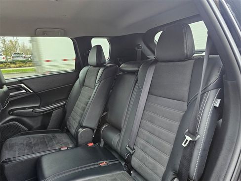 Used 2024 Mitsubishi Outlander SE image 14