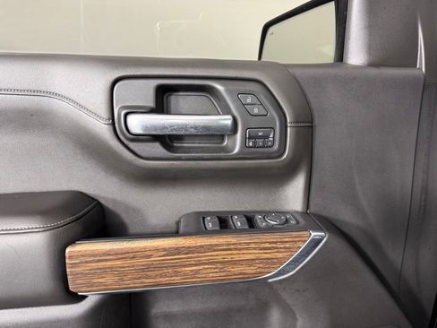 Used 2019 Chevrolet Silverado 1500 High Country w/ Technology Package AWD/4WD image 18