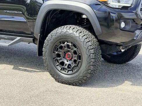 Used 2023 Toyota Tacoma TRD Off-Road w/ Advanced Technology Package image 25
