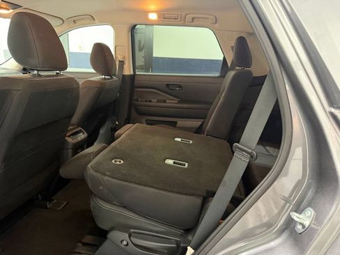 Used 2024 Nissan Pathfinder SV FWD image 16