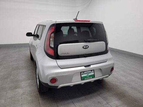 Used 2018 Kia Soul + image 5