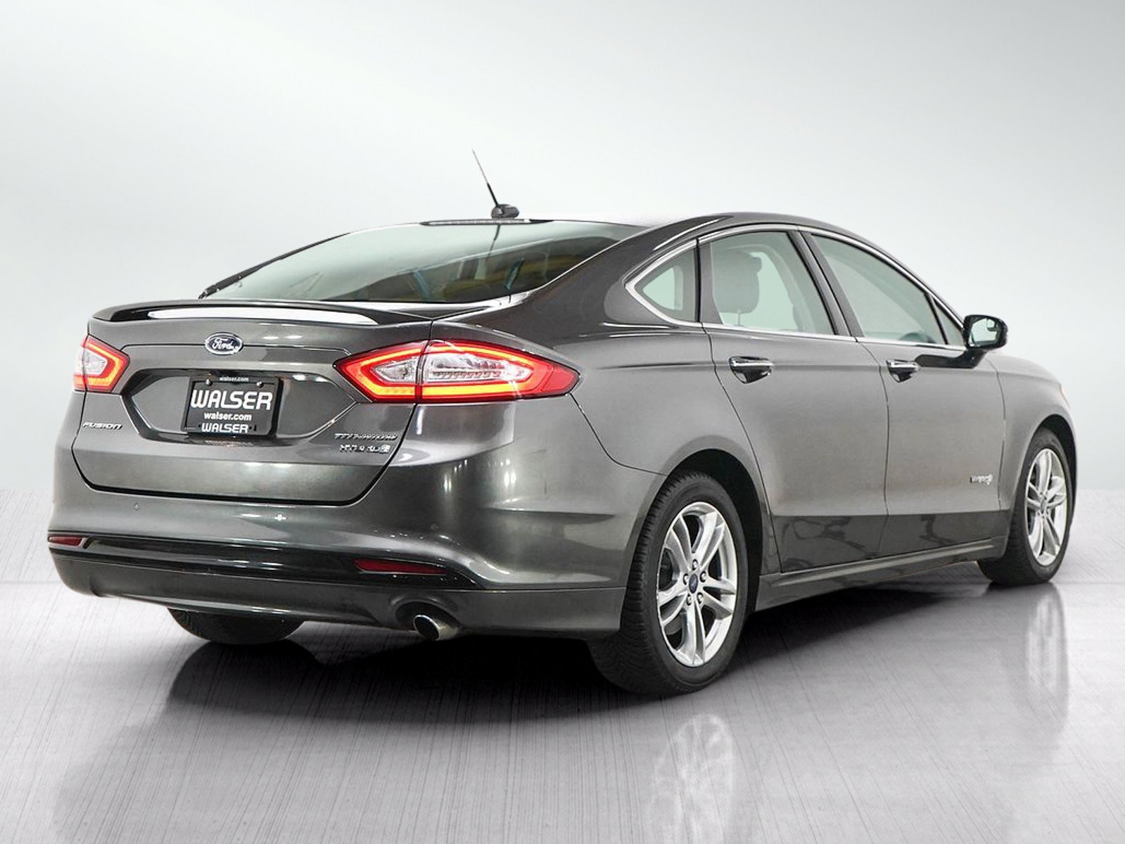 Used 2016 Ford Fusion Titanium FWD image 5