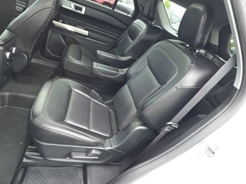 Used 2021 Ford Explorer Limited w/ Equipment Group 301A AWD/4WD image 30