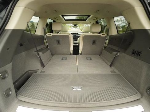Used 2024 Cadillac XT6 Premium Luxury w/ Technology Package FWD image 32