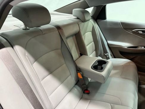 Used 2018 Chevrolet Malibu Premier w/ Premier Sun and Wheel Package FWD image 30