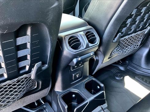 Used 2021 Jeep Gladiator Rubicon AWD/4WD image 34