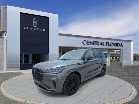 Used 2025 Lincoln Aviator Reserve w/ Luxury Package image 8