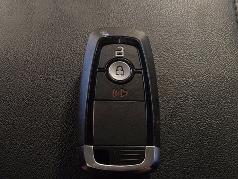 Used 2024 Ford Edge SEL image 32