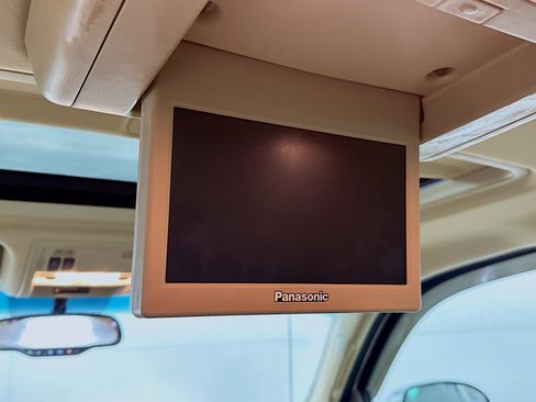 Used 2011 Chevrolet Avalanche LTZ image 26