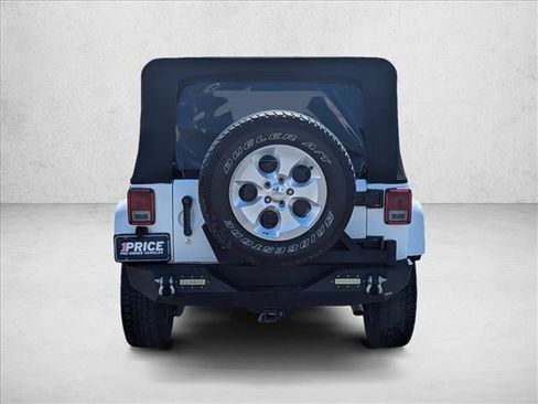 Used 2015 Jeep Wrangler Unlimited Sahara w/ Connectivity Group AWD/4WD image 3
