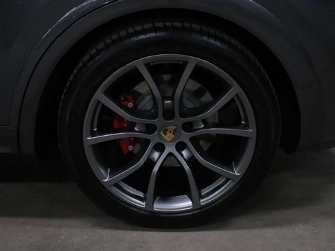 Used 2021 Porsche Cayenne GTS image 33