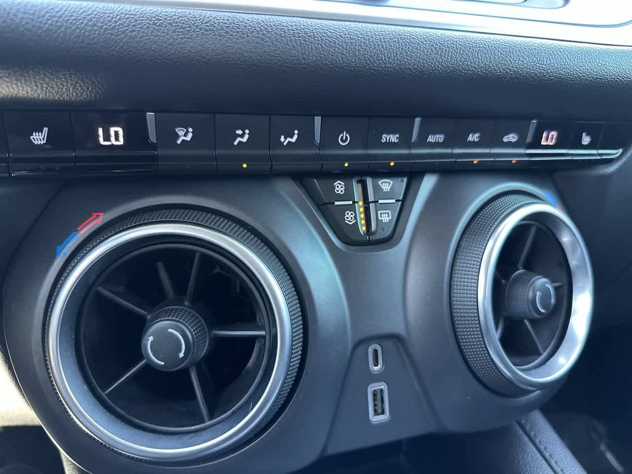 Used 2020 Chevrolet Blazer LT w/ Sound & Technology Package FWD image 25