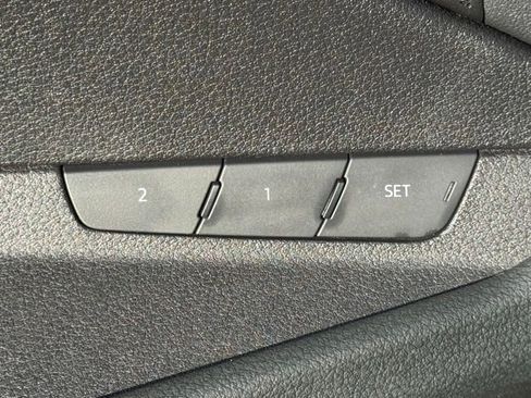 Used 2019 Audi e-tron Premium Plus image 19