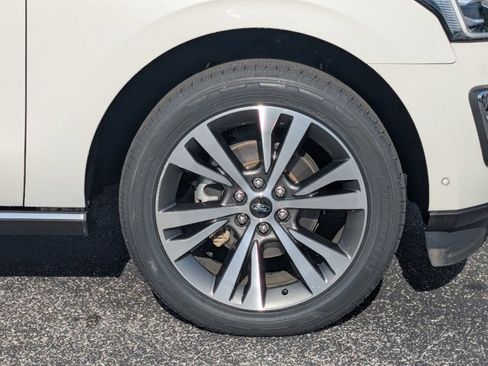 Certified 2021 Ford Expedition Limited image 12