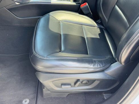 Used 2021 Ford Explorer XLT w/ Equipment Group 202A AWD/4WD image 19