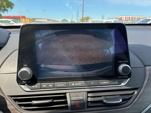 Used 2025 Nissan Altima 2.5 SV FWD image 19