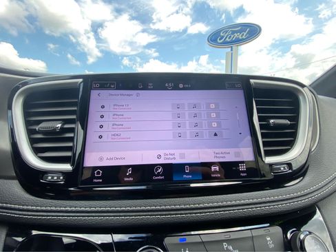 Used 2025 Chrysler Pacifica Select FWD image 29