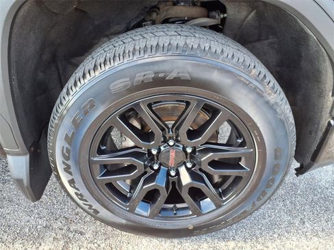 Used 2020 GMC Sierra 1500 Elevation w/ Elevation Value Package image 9