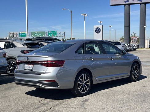 Certified 2025 Volkswagen Jetta SE image 23