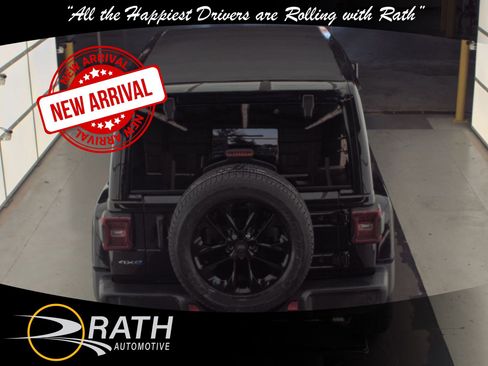 Used 2022 Jeep Wrangler Unlimited Sahara w/ Safety Group image 7