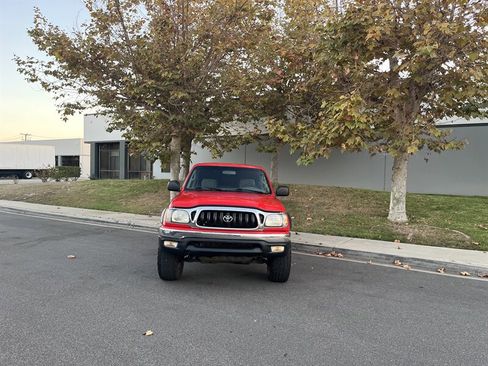 Used 2004 Toyota Tacoma PreRunner image 3