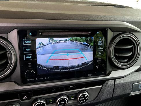 Used 2018 Toyota Tacoma TRD Off-Road AWD/4WD image 15