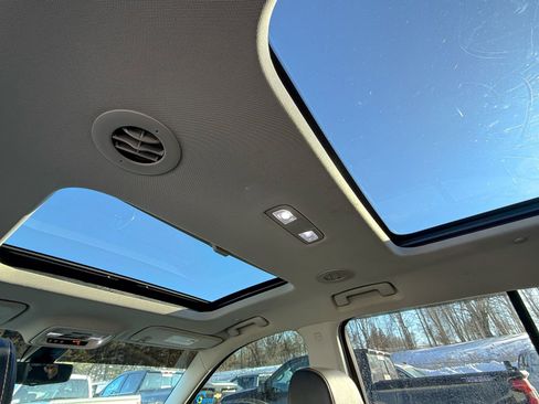 Used 2019 Chevrolet Traverse LT w/ LT Premium Package image 6