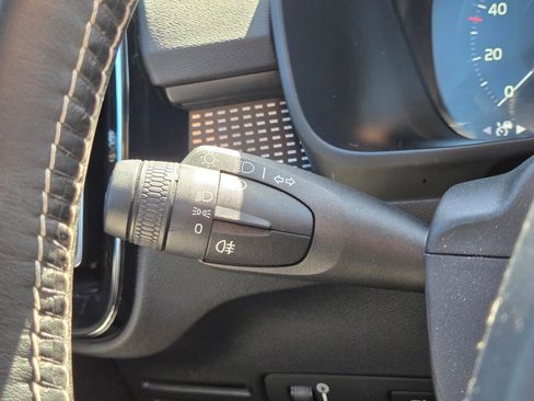 Used 2021 Volvo XC40 T4 R-Design w/ Advanced Package image 22