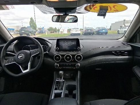 Used 2025 Nissan Sentra SV FWD image 10