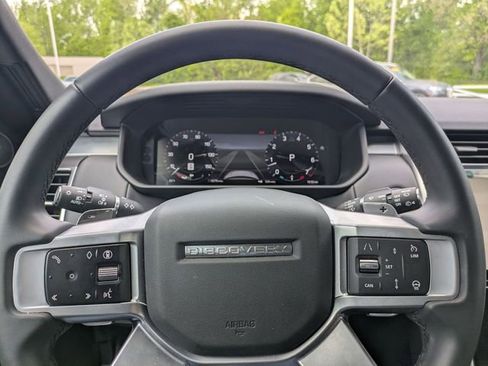 Used 2025 Land Rover Discovery Dynamic SE AWD/4WD image 15