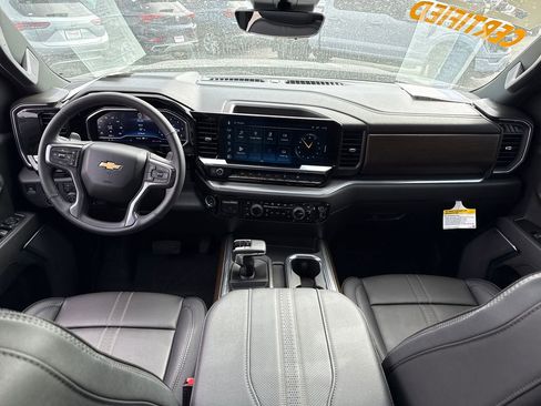 Certified 2025 Chevrolet Silverado 1500 High Country w/ High Country Premium Package AWD/4WD image 32
