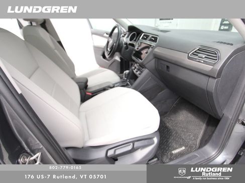 Used 2019 Volkswagen Tiguan SE AWD/4WD image 12