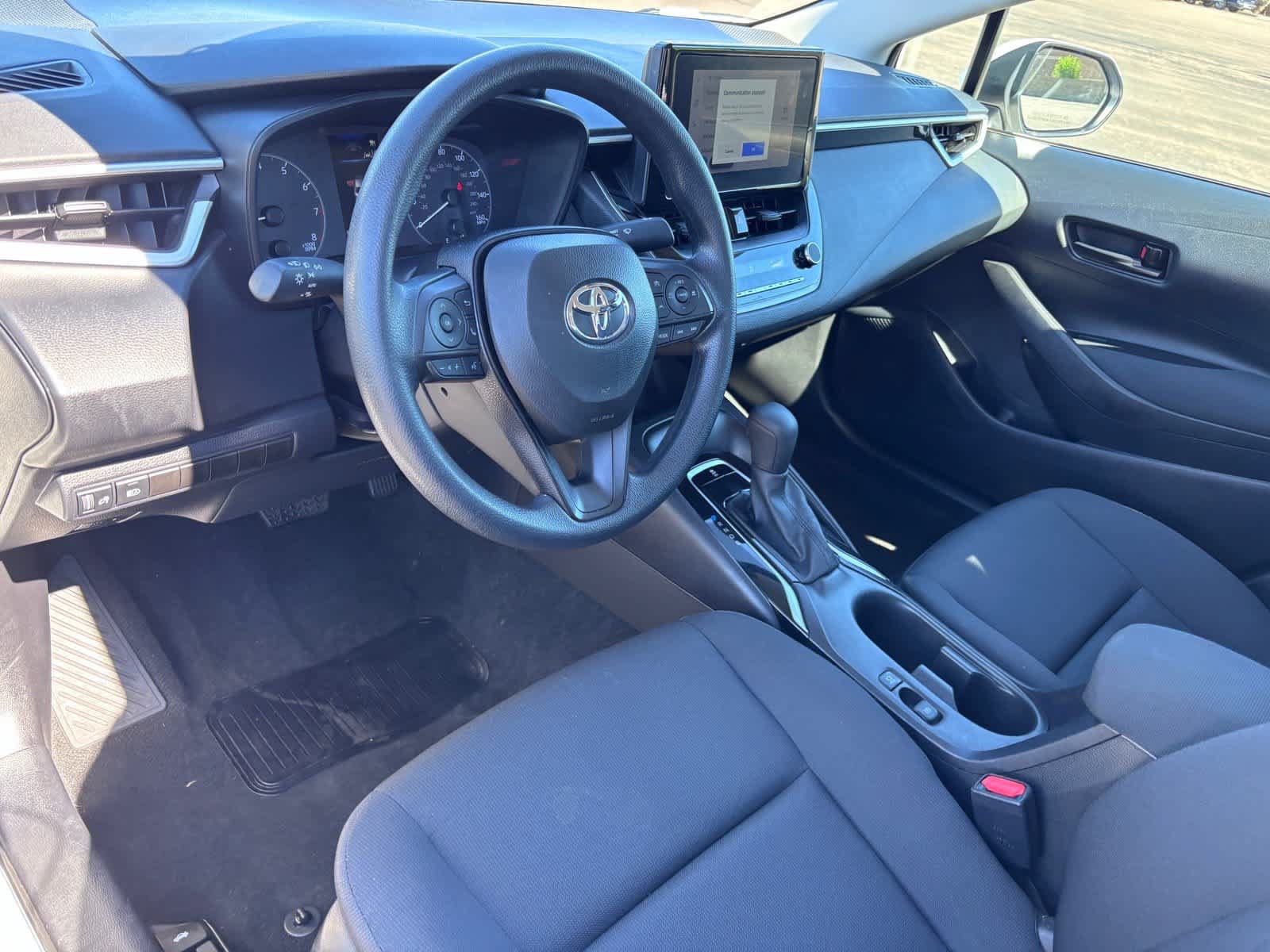 Used 2025 Toyota Corolla LE FWD image 15